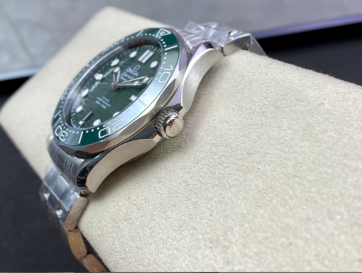 1:1 super clone OMEGA Seamaster Diver 300M 42mm Green Dial - Image 3