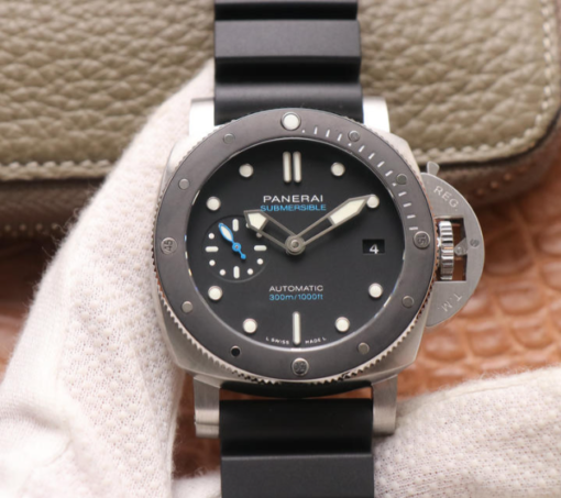 Panerai Luminor Submersible PAM 683- 1:1 Superclone